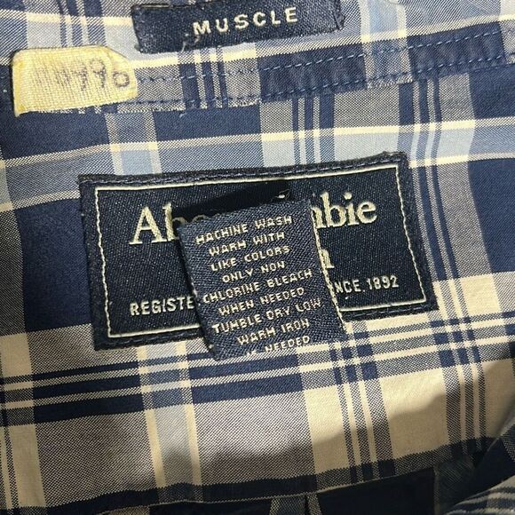 Abercrombie & Fitch Men’s Plaid Button-Up Shirt – Size XL – Navy & White - Picture 6 of 7